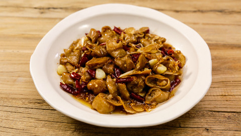 【美食台】爆炒肥肠,被一秒抢光的秘诀!